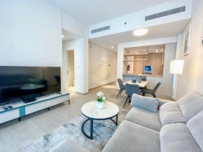 Spacious 1BR with City View , 5mins to Downtown - 607